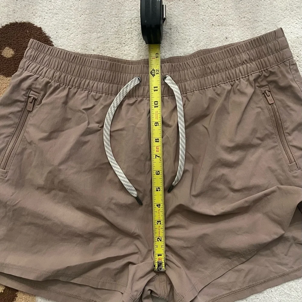 Vuori Women's Taupe Athletic Drawstring Shorts lmk